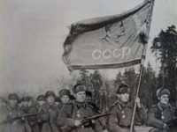 Парад после вручения Гвардейского Знамени