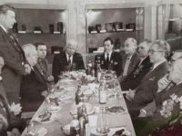Ветеранов поздравляет глава Карпинска Индиков Н.С.