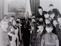 Встреча на торжественном сборе пионеров, школа №6, 6б класс, 19.02.1981г.