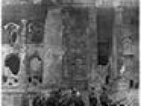 У стен Рейхстага в 1945 году