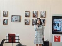 Дарья Балыбердина исполняет неофициальный гимн медиков Люди в белых халатах