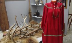 Тардиционнное мансийское женское платье