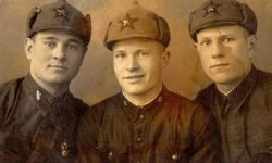 слева – Соколов Александр Архипович