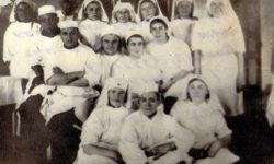 212 медико-санитарный батальон. В первом ряду первая слева сидит Уфимцева Л.М.