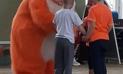 Кот с мальчишками