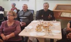 В зале музея
