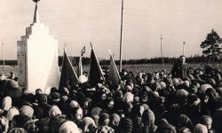 Памятник революционерам