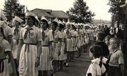Шагают пионеры