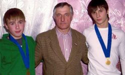 Чемпионы мира Денис Гутаренко и Владислав Селютин с заслуженным тренером России Свешниковым О.А.
