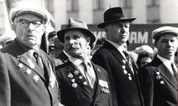 9 мая 1975 год, Карпинск Парад Победы, второй слева Пупков В.К.