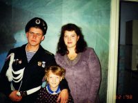 Дмитрий с мамой и сестрой, январь 2000 года