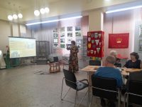 Мария Бекленищева показывает презентацию
