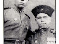Алексей Александрович с боевым товарищем, 1945 г.