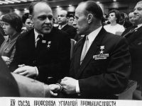 слева Елышев