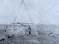 первая разведка ручным бурением, 1910 год