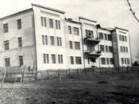 Детский дом /до войны – управление п/о “Богословскуголь”, в годы войны – госпиталь/