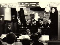 Нина Ивановна Павлова зав. отделом ГК КПСС выступает на партийном собрании в энергоуправлении, 1960-е годы
