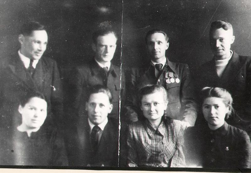 Работники аппарата ГК КПСС 1948 года. Второй ряд первый слева – Боровиков Н.А.