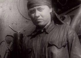 Вера Дубец, машинист паровоза треста Волчанскуголь, середина 40-х годов