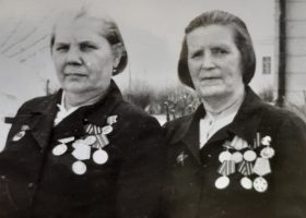 Уфимцева Л.М. – справа Воложенинова Н.С. – слева