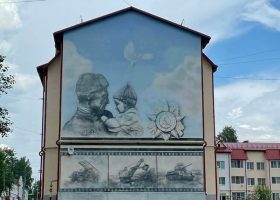 улица Мира. Панорама на доме День Победы в Карпинске